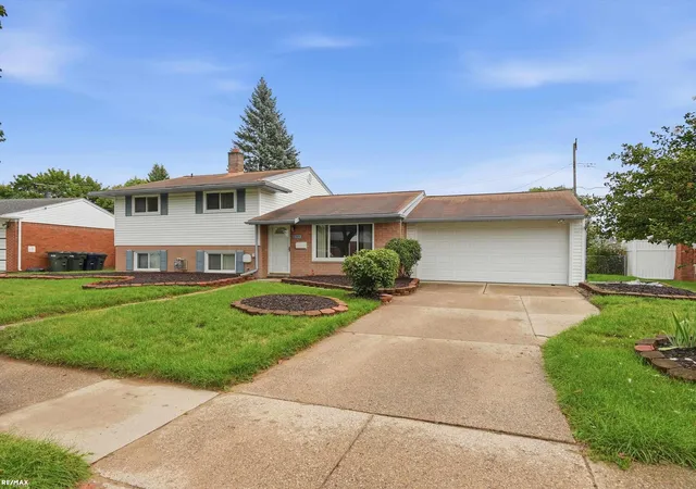 Photo 2 of Single family home for sale at 8744 Leslie Dr, Sterling Heights, MI 48314 | MLS# 58050221524 | Listing updated on 2026-09-11