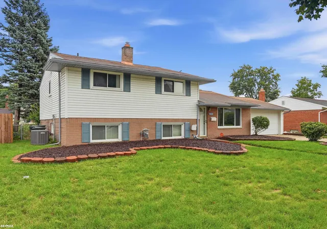 Photo 3 of Single family home for sale at 8744 Leslie Dr, Sterling Heights, MI 48314 | MLS# 58050221524 | Listing updated on 2026-09-11