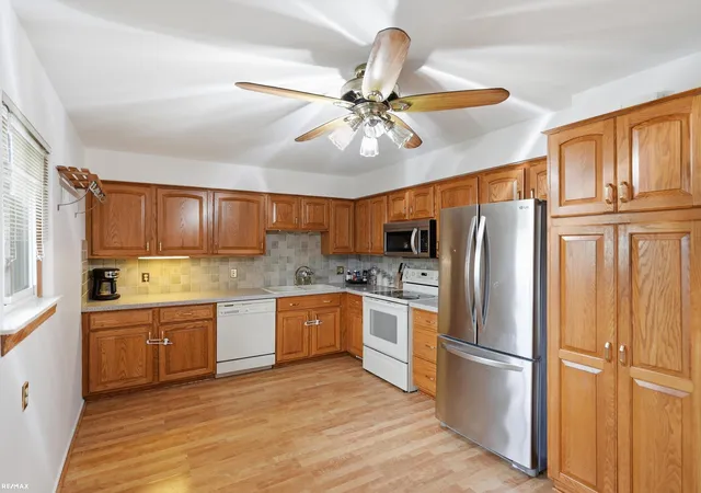 Photo 4 of Single family home for sale at 8744 Leslie Dr, Sterling Heights, MI 48314 | MLS# 58050221524 | Listing updated on 2026-09-11