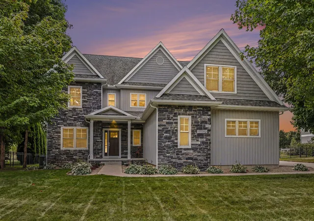 Photo 2 of Single family home for sale at 1192 Forest Brk Dr, Saint Joseph, MI 49085 | MLS# 69026048465 | Listing updated on 2026-09-17