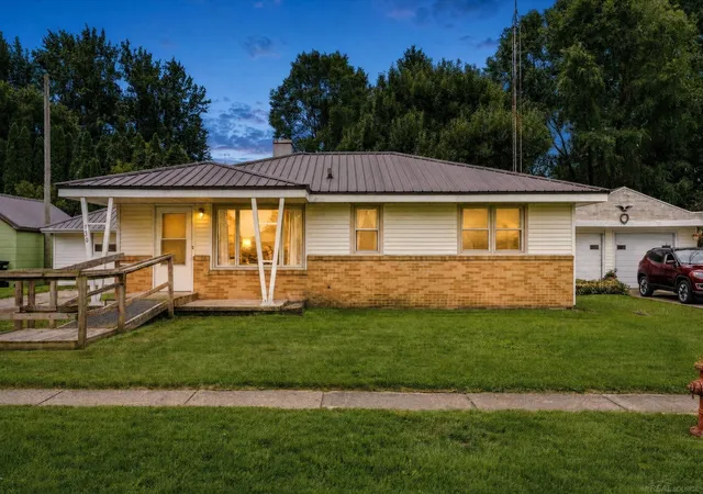 Photo 1 of Single family home for sale at 130 Gaige St, Croswell, MI 48422 | MLS# 58050221525 | Listing updated on 2026-09-14