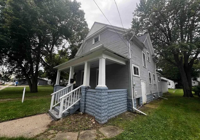 Photo 2 of Single family home for sale at 135 N Mckenzie St, Adrian, MI 49221 | MLS# 56050221526 | Listing updated on 2026-09-18