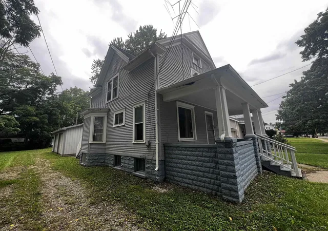 Photo 3 of Single family home for sale at 135 N Mckenzie St, Adrian, MI 49221 | MLS# 56050221526 | Listing updated on 2026-09-18