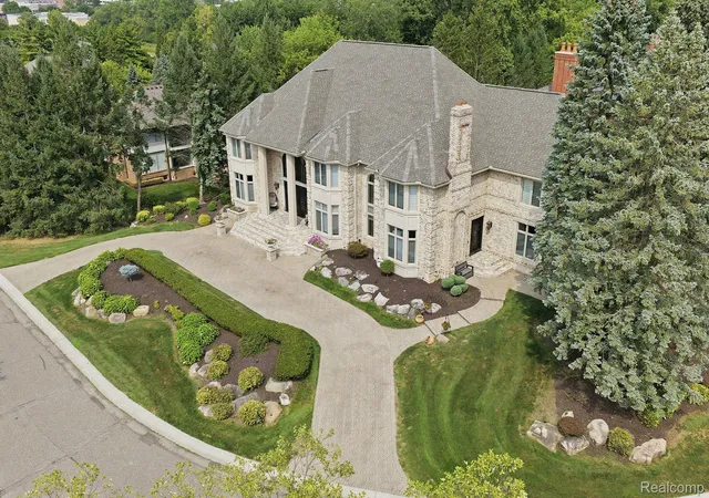 Photo 3 of Mansion for sale at 2417 Heronwood Dr, Bloomfield Hills, MI 48302 | MLS# 20261073467 | Listing updated on 2026-09-14