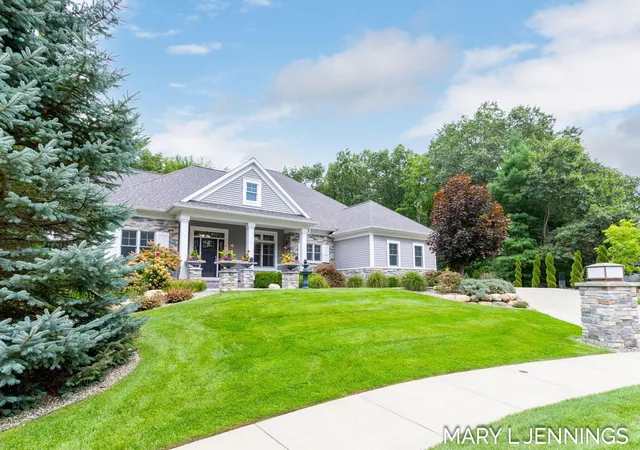 Photo 2 of Single family home for sale at 18624 Coventry Cir, Spring Lake, MI 49456 | MLS# 71026048473 | Listing updated on 2026-09-15