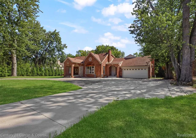 Photo 3 of Single family home for sale at 214 N Beech Daly Rd, Dearborn Heights, MI 48127 | MLS# 20261073480 | Listing updated on 2026-09-14