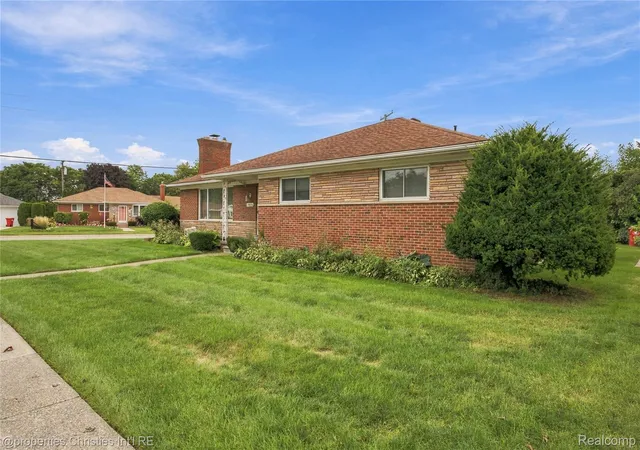 Photo 4 of Single family home for sale at 19074 Norton Ave, Eastpointe, MI 48021 | MLS# 20261073483 | Listing updated on 2026-09-16