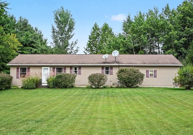 Photo 3 of Single family home for sale at 8625 Columbia Ave, Eau Claire, MI 49111 | MLS# 69026048477 | Listing updated on 2026-09-11
