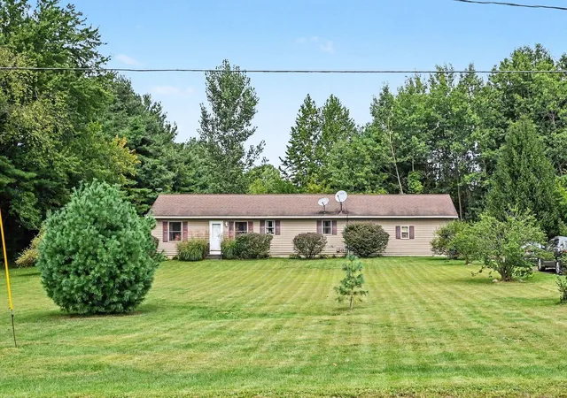 Photo 4 of Single family home for sale at 8625 Columbia Ave, Eau Claire, MI 49111 | MLS# 69026048477 | Listing updated on 2026-09-11
