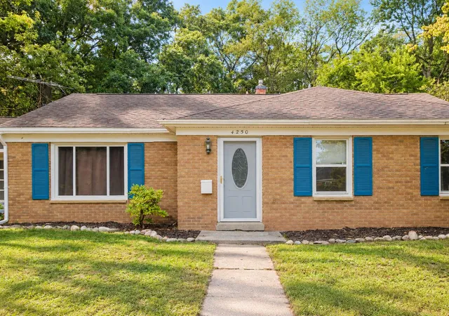 Photo 3 of Single family home for sale at 4250 Pembrook St, Kalamazoo, MI 49008 | MLS# 66026048476 | Listing updated on 2026-09-17