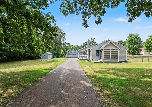 Photo 2 of Single family home for sale at 722 Golden Ave, Battle Creek, MI 49014 | MLS# 64026048479 | Listing updated on 2026-09-16