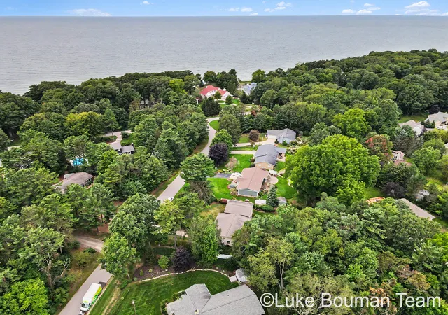 Photo 2 of Single family home for sale at 17521 Whippoorwill Dr, Grand Haven, MI 49417 | MLS# 71026048484 | Listing updated on 2026-09-13