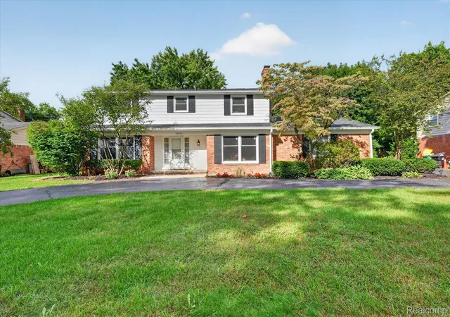 Photo 3 of Single family home for sale at 29653 Clb House Ln, Farmington Hills, MI 48334 | MLS# 20261073500 | Listing updated on 2026-09-12