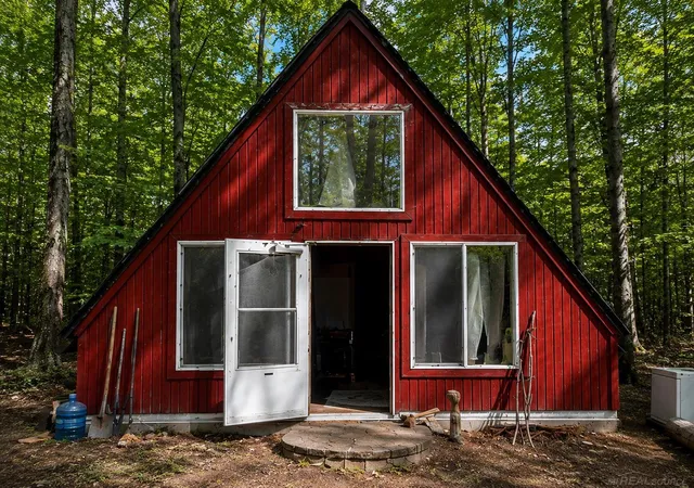 Photo 2 of Single family home for sale at N127 N Round Lake Rd, Wetmore, MI 49895 | MLS# 58050221535 | Listing updated on 2026-09-11