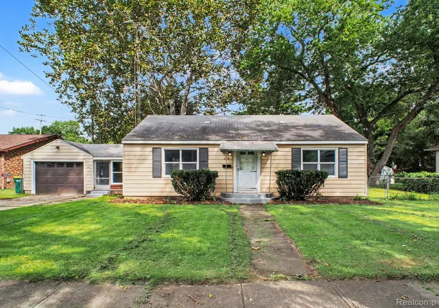 Photo 1 of Sale Pending at 208 W Wayne St, Durand, MI 48429 | MLS# 20261073514 | Listing updated on 2026-09-18