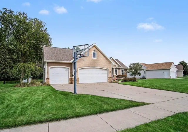 Photo 3 of Single family home for sale at 2001 Pavilion Dr Sw, Byron Center, MI 49315 | MLS# 65026048507 | Listing updated on 2026-09-14