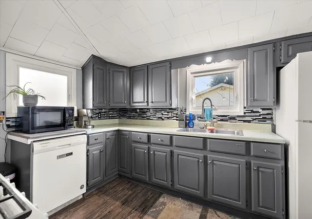 Photo 4 of Single family home for sale at 1006 Hovey St SW, Grand Rapids, MI 49504 | MLS# 65026048500 | Listing updated on 2026-09-11
