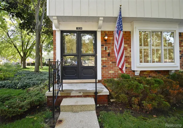 Photo 2 of Condo for sale at 1938 Torquay Ave, Royal Oak, MI 48073 | MLS# 20261073521 | Listing updated on 2026-09-12