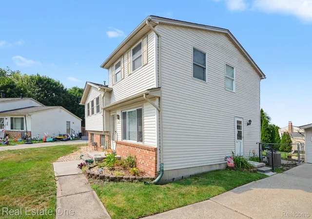 Photo 2 of Single family home for sale at 41637 Cimarron St, Clinton Township, MI 48038 | MLS# 20261073529 | Listing updated on 2026-09-12