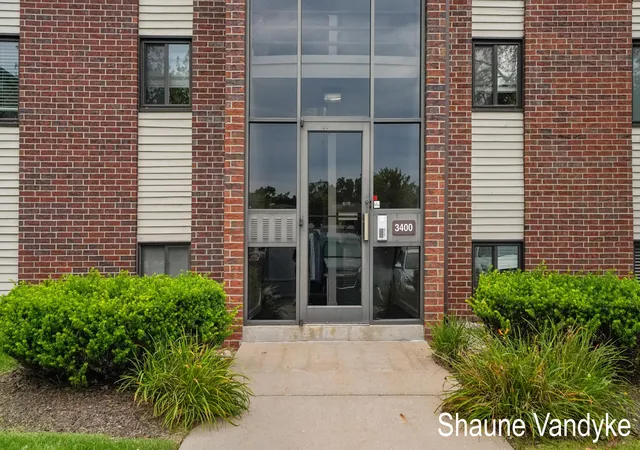 Photo 3 of Condo for sale at 3400 Devonwood Hills Ne #E, Grand Rapids, MI 49525 | MLS# 65026048511 | Listing updated on 2026-09-14