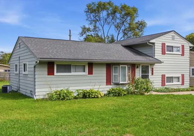 Photo 2 of Single family home for sale at 289 S Williams Lake Rd, Waterford, MI 48327 | MLS# 81026048515 | Listing updated on 2026-09-14