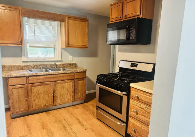 Photo 3 of Single family home for sale at 2405 Riordan St, Muskegon, MI 49444 | MLS# 71026048513 | Listing updated on 2026-09-11
