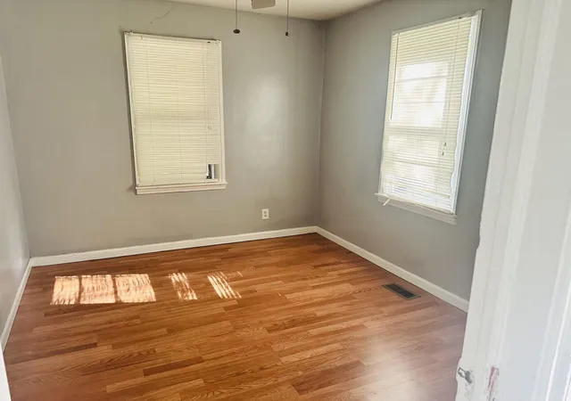 Photo 4 of Single family home for sale at 2405 Riordan St, Muskegon, MI 49444 | MLS# 71026048513 | Listing updated on 2026-09-11