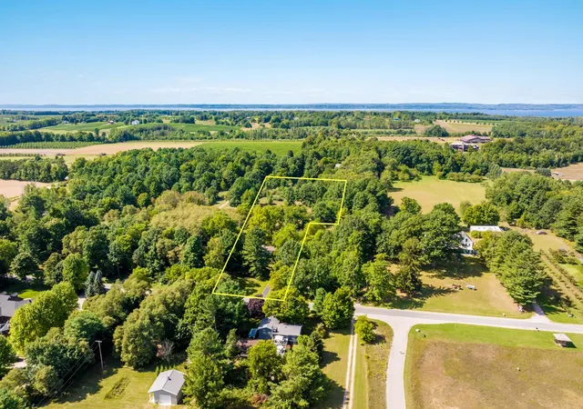 Photo 2 of Single family home for sale at 18529 Mission, Traverse City, MI 49686 | MLS# 78080073457 | Listing updated on 2026-09-17