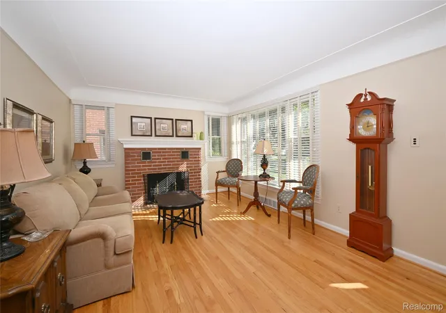 Photo 4 of Single family home for sale at 2323 Elmhurst Ave, Royal Oak, MI 48073 | MLS# 20261073543 | Listing updated on 2026-10-26