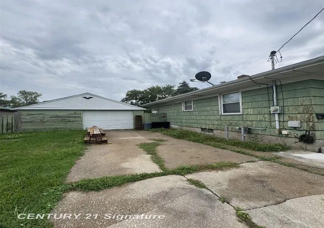 Photo 2 of Single family home for sale at 1551 Gilbert St, Saginaw, MI 48602 | MLS# 61050221545 | Listing updated on 2026-09-13
