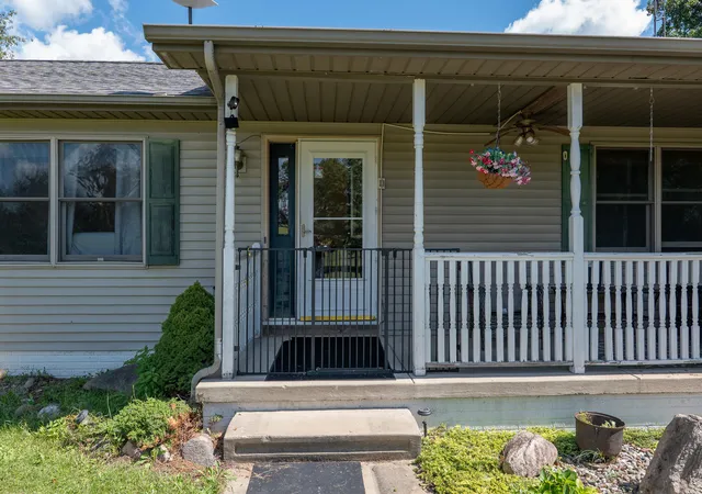 Photo 2 of Single family home for sale at 5749 Pioneer Rd, Osseo, MI 49266 | MLS# 53026048525 | Listing updated on 2026-09-14