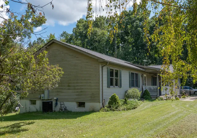 Photo 3 of Single family home for sale at 5749 Pioneer Rd, Osseo, MI 49266 | MLS# 53026048525 | Listing updated on 2026-09-14