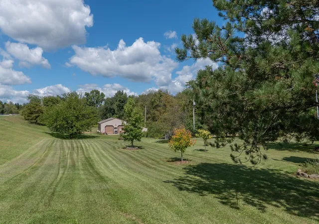 Photo 4 of Single family home for sale at 5749 Pioneer Rd, Osseo, MI 49266 | MLS# 53026048525 | Listing updated on 2026-09-14