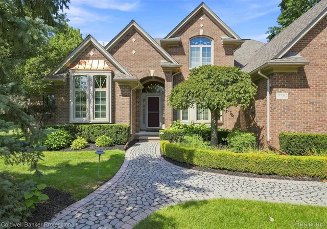 Photo 2 of Single family home for sale at 3751 Lake Forest Dr, Sterling Heights, MI 48314 | MLS# 20261073553 | Listing updated on 2026-10-13