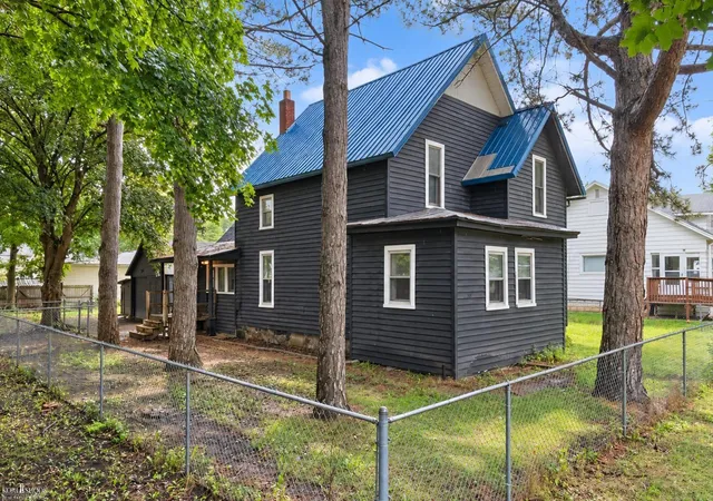 Photo 1 of Sale Pending at 830 Wilkinson St, Owosso, MI 48867 | MLS# 5050221550 | Listing updated on 2026-09-21