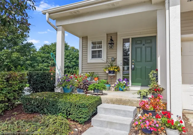 Photo 1 of Condo for sale at 731 E Bluff Ct, Rochester Hills, MI 48307 | MLS# 20261073568 | Listing updated on 2026-10-04