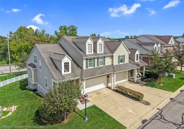 Photo 3 of Condo for sale at 731 E Bluff Ct, Rochester Hills, MI 48307 | MLS# 20261073568 | Listing updated on 2026-10-04