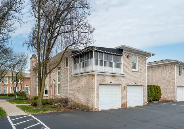 Photo 3 of Condo for sale at 172 Windwood Pointe Ave, Saint Clair Shores, MI 48080 | MLS# 58050221556 | Listing updated on 2026-09-11