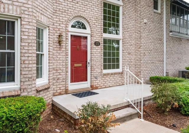 Photo 3 of Condo for sale at 172 Windwood Pointe Ave, Saint Clair Shores, MI 48080 | MLS# 58050221556 | Listing updated on 2026-09-11