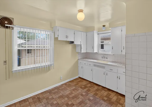 Photo 4 of Single family home for sale at 21000 La Salle Blvd, Warren, MI 48089 | MLS# 81026048542 | Listing updated on 2026-09-11