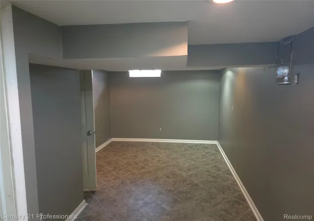 Photo 13 of Single family home for sale at 406 Woodlawn Ave, Royal Oak, MI 48073 | MLS# 20261073570 | Listing updated on 2026-09-12