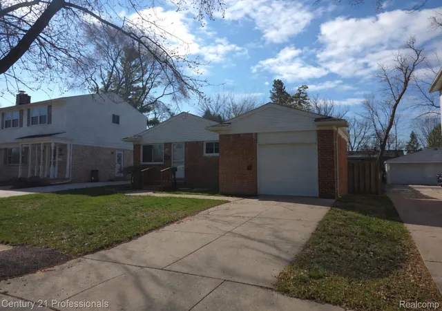 Photo 2 of Single family home for sale at 406 Woodlawn Ave, Royal Oak, MI 48073 | MLS# 20261073570 | Listing updated on 2026-09-12