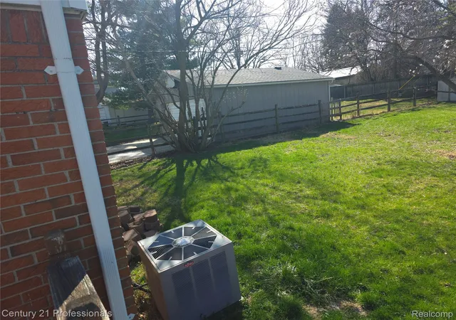 Photo 4 of Single family home for sale at 406 Woodlawn Ave, Royal Oak, MI 48073 | MLS# 20261073570 | Listing updated on 2026-09-12