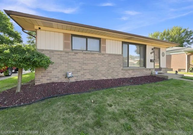 Photo 3 of Single family home for sale at 31719 Newport Dr, Warren, MI 48088 | MLS# 20261073575 | Listing updated on 2026-09-12