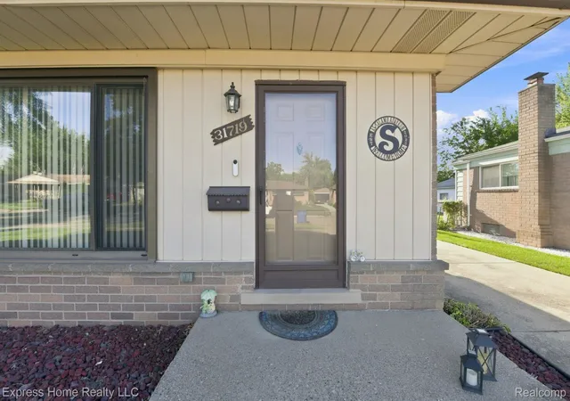 Photo 4 of Single family home for sale at 31719 Newport Dr, Warren, MI 48088 | MLS# 20261073575 | Listing updated on 2026-09-12