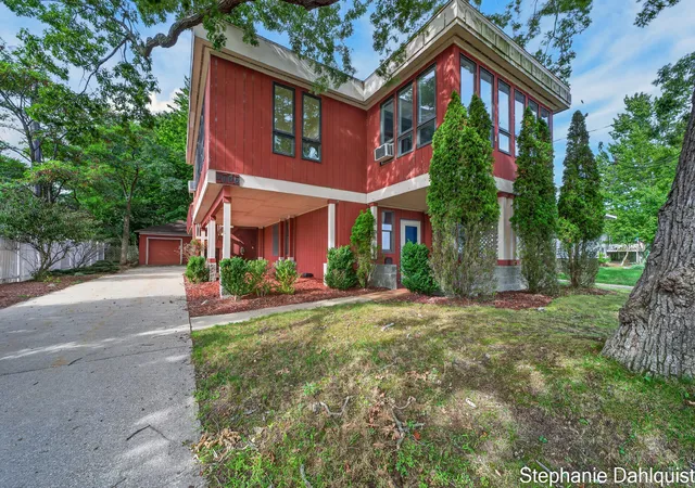Photo 1 of Single family home for sale at 3135 Lakeshore Dr, Muskegon, MI 49441 | MLS# 71026048547 | Listing updated on 2026-09-11