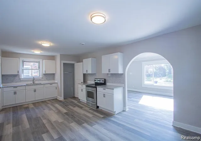 Photo 4 of Single family home for sale at 17182 Murray Hl St, Detroit, MI 48235 | MLS# 20261073577 | Listing updated on 2026-09-15