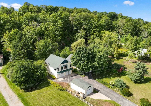 Photo 1 of Single family home for sale at 4822 S W Bayshore Dr, Suttons Bay, MI 49682 | MLS# 78080073459 | Listing updated on 2026-09-18