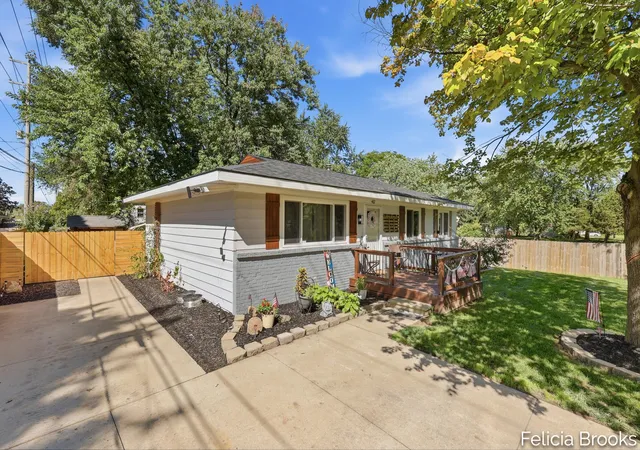 Photo 2 of Single family home for sale at 457 Parkside Ave Nw, Grand Rapids, MI 49534 | MLS# 65026048552 | Listing updated on 2026-09-11
