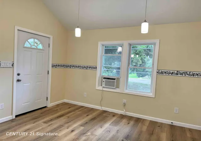 Photo 2 of Single family home for sale at 1910 Newberry Dr, Saginaw, MI 48602 | MLS# 61050221559 | Listing updated on 2026-09-11